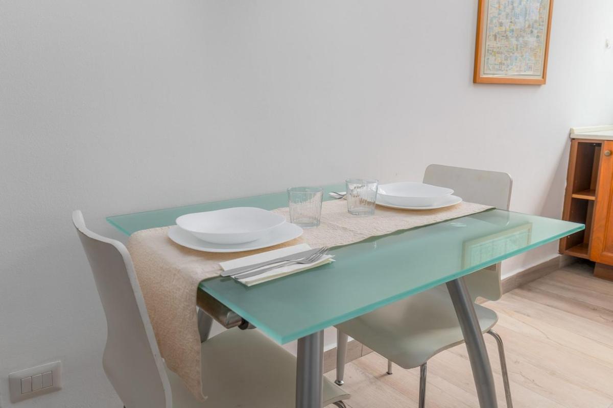 Near To Direct Metro To Duomo And Station - Quiet Apartment